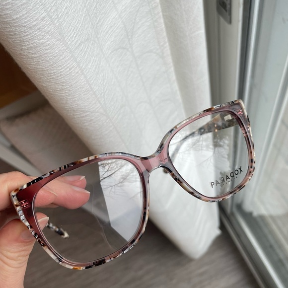 Paradox Eyeglass Frame with Case Included. - Picture 1 of 4